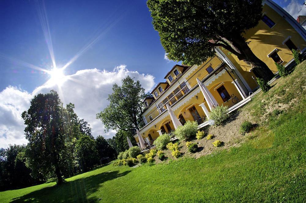 Kastiel Lucivna Otel Dış mekan fotoğraf