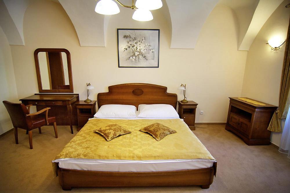 Kastiel Lucivna Otel Dış mekan fotoğraf