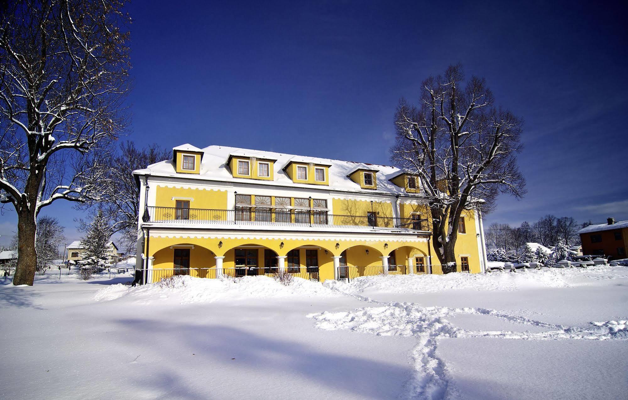 Kastiel Lucivna Otel Dış mekan fotoğraf