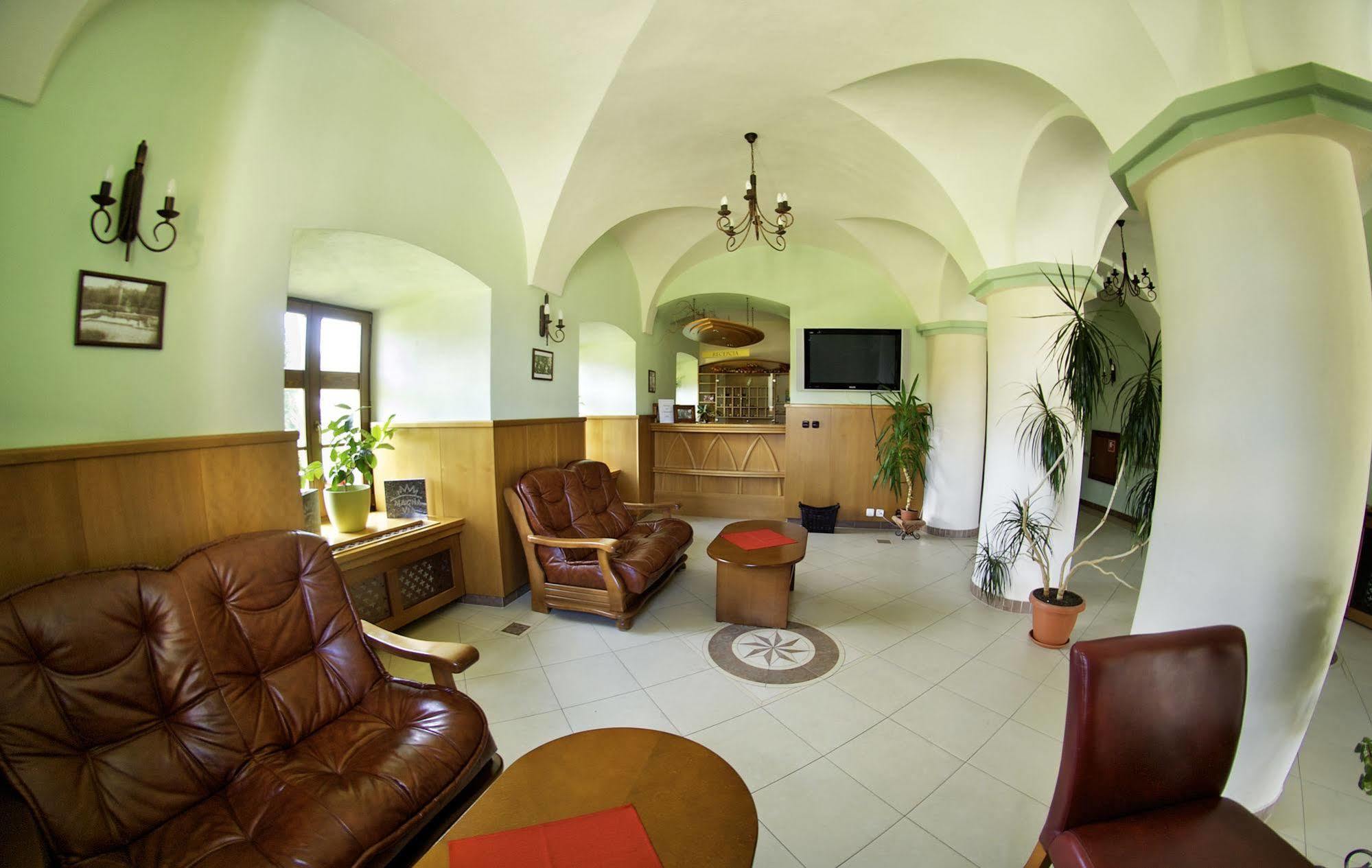 Kastiel Lucivna Otel Dış mekan fotoğraf