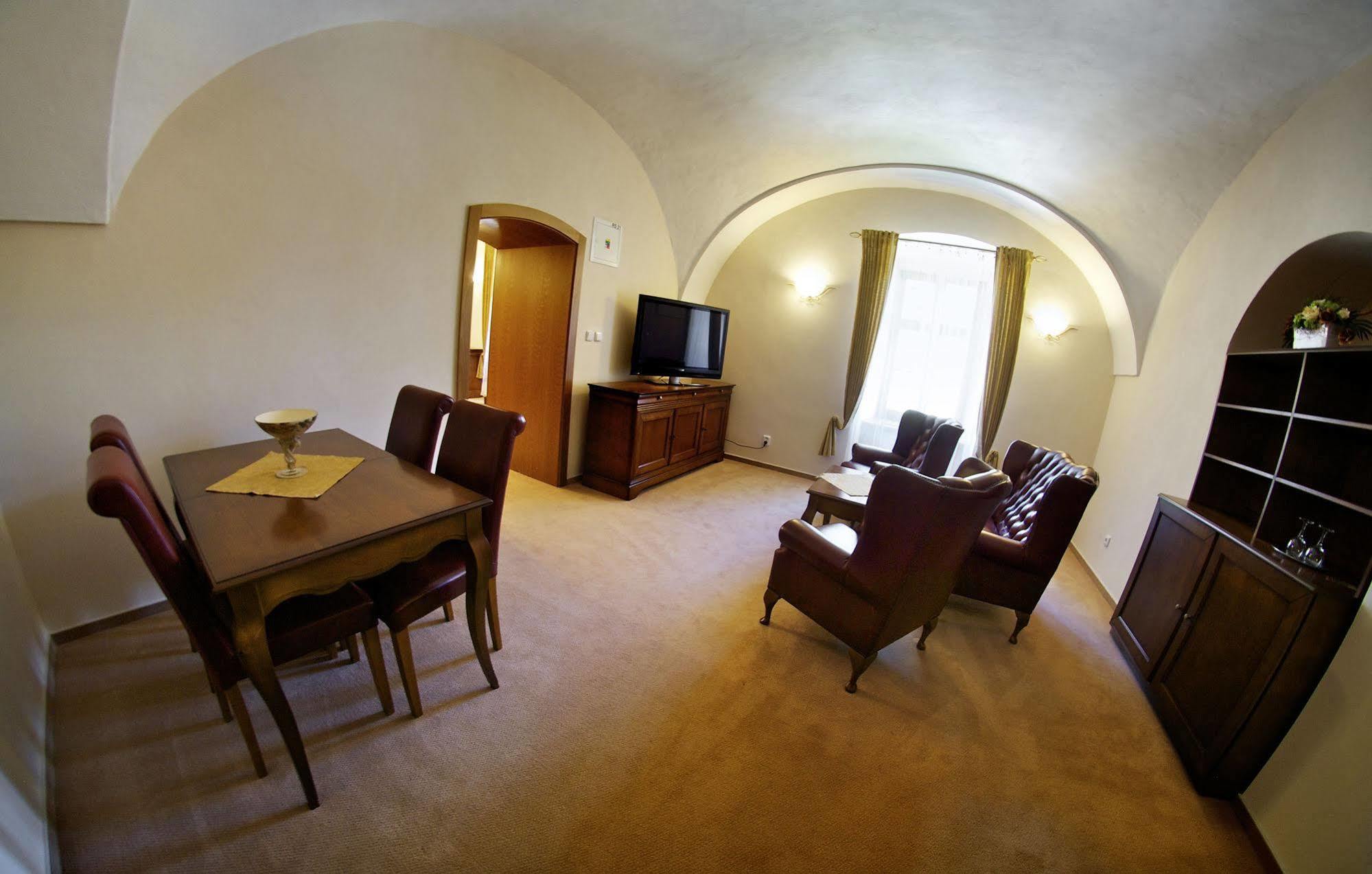 Kastiel Lucivna Otel Dış mekan fotoğraf
